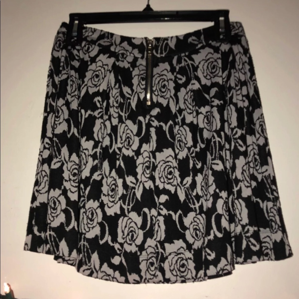 Skirt - Picture 2 of 3